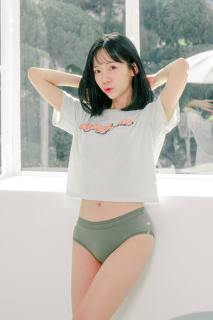 淑芬两腿中间又痒了